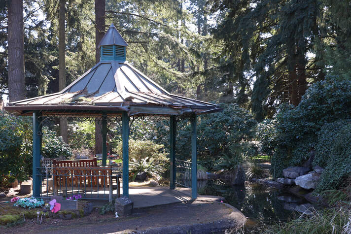 West Lawn Memorial Park, gardens