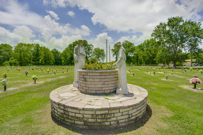 Glen Haven Memorial Gardens, monument