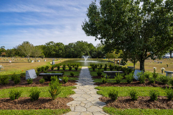 Greenlawn Memorial Park, gardens