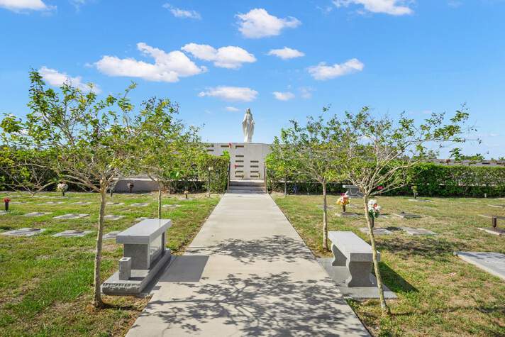Charlotte Memorial Cemetery, monument