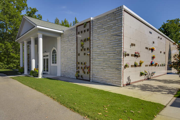 Woodridge Memorial Park, mausoleum