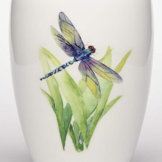 Dragonfly Meadow Urn image number 3