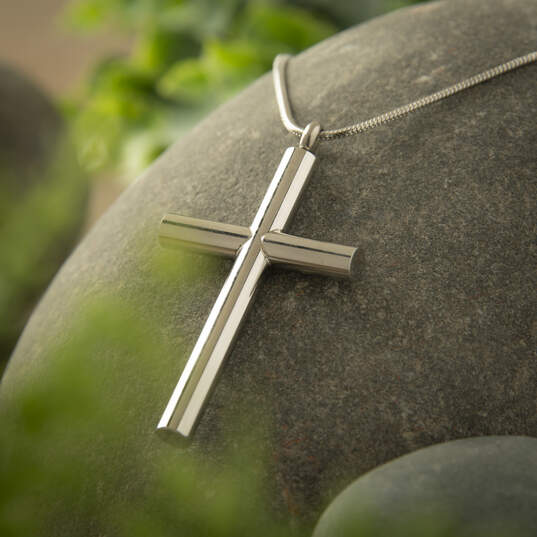 Elegant Cross Pendant with Chain: Silver image number 2